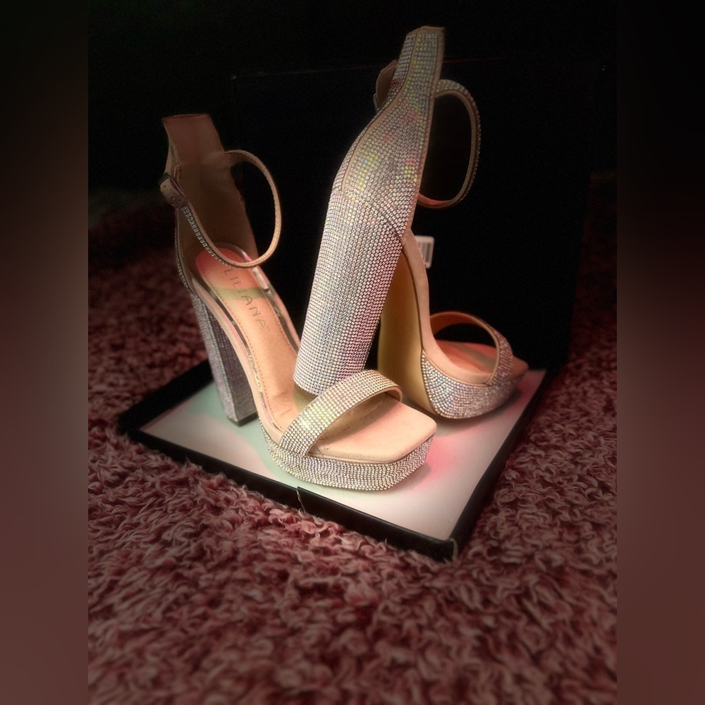 Forever 21 Liliana™️ Iridescent Rhinestone heels size 7 new in box